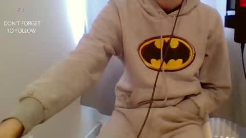 Snapshot of houdenni chatting on February 14, 2025, 1:29 pm twinkie online show from February 14, 2025, 1:29 pm