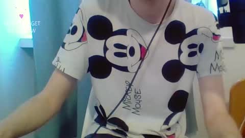 Snapshot of houdenni chatting on March 1, 2025, 6:57 am twinkie online show from March 1, 2025, 6:57 am