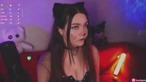 Snapshot of howtomeow chatting on October 19, 2025, 5:35 pm Mia online show from October 19, 2025, 5:35 pm