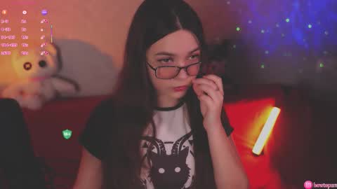 Snapshot of howtomeow chatting on October 22, 2025, 4:51 pm Mia online show from October 22, 2025, 4:51 pm