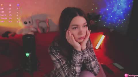 Snapshot of howtomeow chatting on November 6, 2025, 5:03 pm Mia online show from November 6, 2025, 5:03 pm