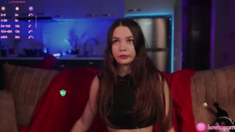 Snapshot of howtomeow chatting on November 16, 2025, 5:29 pm Mia online show from November 16, 2025, 5:29 pm