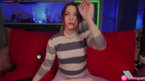 Snapshot of howtomeow chatting on November 29, 2025, 5:27 pm Mia online show from November 29, 2025, 5:27 pm