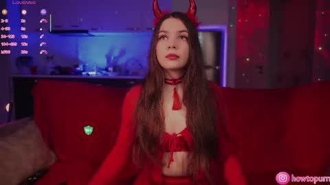 Snapshot of howtomeow chatting on December 3, 2025, 5:11 pm Mia online show from December 3, 2025, 5:11 pm