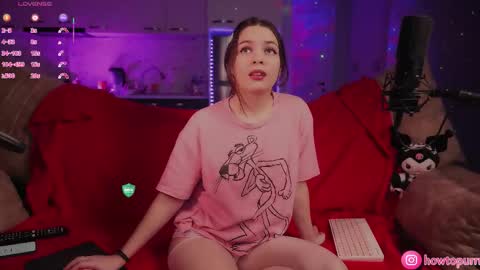 Snapshot of howtomeow chatting on December 4, 2025, 4:59 pm Mia online show from December 4, 2025, 4:59 pm