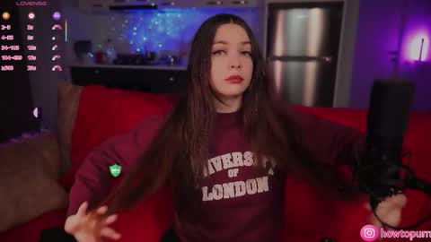 Snapshot of howtomeow chatting on December 15, 2025, 5:17 pm Mia online show from December 15, 2025, 5:17 pm