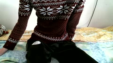 Snapshot of hug_me chatting on December 18, 2024, 11:24 am Keanu online show from December 18, 2024, 11:24 am