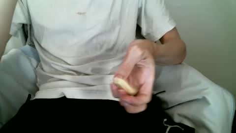 Snapshot of hug_me chatting on October 28, 2025, 10:52 am Keanu online show from October 28, 2025, 10:52 am