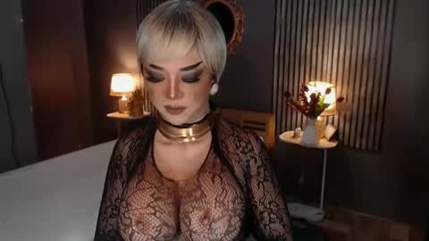 Snapshot of hugecockchristine chatting on December 5, 2025, 8:23 am Christine online show from December 5, 2025, 8:23 am