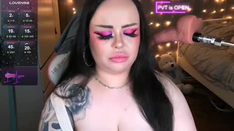 Snapshot of huggy_og chatting on February 17, 2025, 6:37 pm Maddison online show from February 17, 2025, 6:37 pm