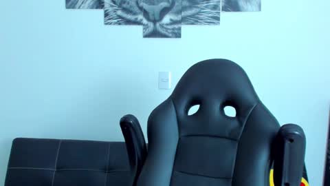 Snapshot of humber_eli chatting on February 11, 2025, 1:10 am Eli online show from February 11, 2025, 1:10 am