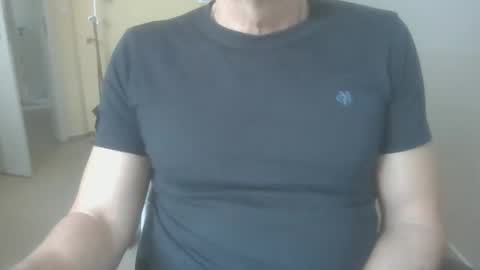 Snapshot of hundeleine chatting on December 2, 2025, 8:19 am hundeleine online show from December 2, 2025, 8:19 am