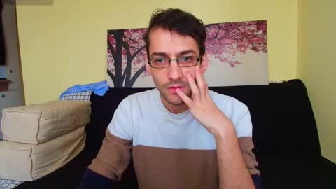 Snapshot of hungeddy chatting on November 28, 2025, 9:01 am Eddy online show from November 28, 2025, 9:01 am