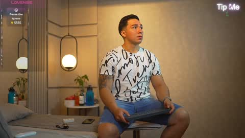 hunk_ryan online show from January 2, 2025, 2:35 pm