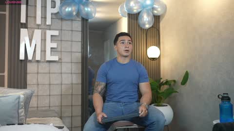 hunk_ryan online show from January 20, 2025, 1:32 pm