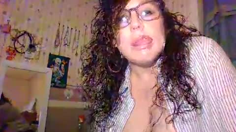 Snapshot of hunnyshaker chatting on November 26, 2025, 8:48 am Hunnyshaker online show from November 26, 2025, 8:48 am