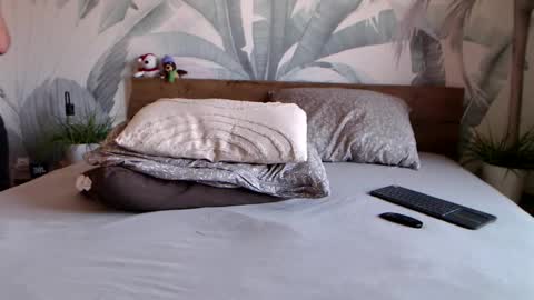 Snapshot of hunterbridges chatting on February 6, 2025, 12:59 pm Hunter Bridges online show from February 6, 2025, 12:59 pm