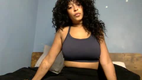 Snapshot of hunyybunz chatting on December 7, 2024, 4:31 am Goddess Hunyy online show from December 7, 2024, 4:31 am