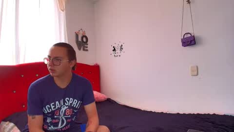 Snapshot of husbands_horny chatting on November 5, 2025, 11:43 am husbands_horny online show from November 5, 2025, 11:43 am