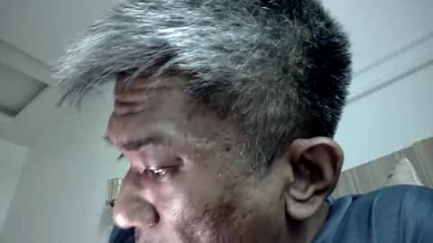 Snapshot of hussinyusof chatting on November 1, 2025, 5:31 am Husz online show from November 1, 2025, 5:31 am