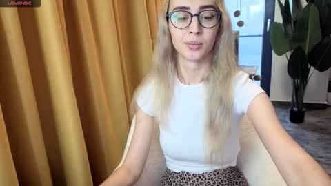 Emma Ava online show from October 10, 2025, 6:56 am