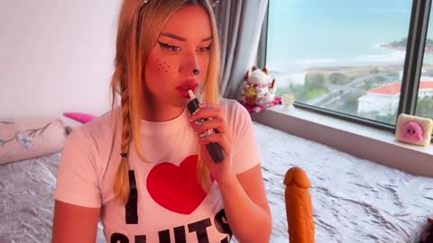 Snapshot of hypnotic_kitty chatting on January 11, 2025, 8:43 am Your submissive lady 3 online show from January 11, 2025, 8:43 am
