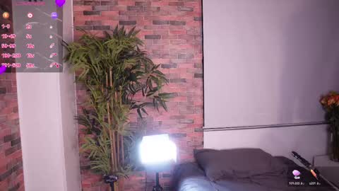 Snapshot of i_am_lucy1 chatting on February 19, 2025, 9:06 am Lucy online show from February 19, 2025, 9:06 am