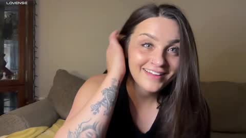 Snapshot of iamcrystalann chatting on February 9, 2025, 1:33 am Crystal online show from February 9, 2025, 1:33 am