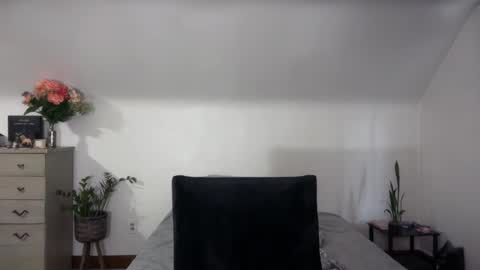 Snapshot of iamcrystalann chatting on October 31, 2025, 4:30 pm Crystal online show from October 31, 2025, 4:30 pm