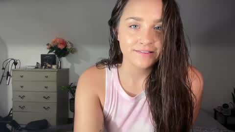 Snapshot of iamcrystalann chatting on November 3, 2025, 6:42 pm Crystal online show from November 3, 2025, 6:42 pm