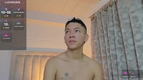 Snapshot of iamjulian_ chatting on January 8, 2025, 10:59 am Juliiiiian online show from January 8, 2025, 10:59 am