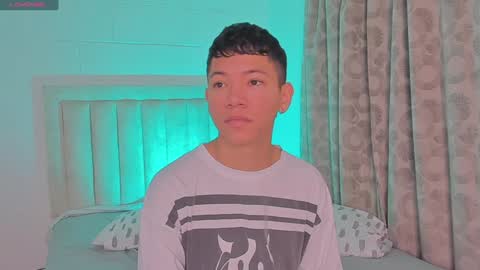 Snapshot of iamjulian_ chatting on January 21, 2025, 11:13 am Juliiiiian online show from January 21, 2025, 11:13 am