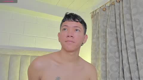 Snapshot of iamjulian_ chatting on January 25, 2025, 11:23 am Juliiiiian online show from January 25, 2025, 11:23 am
