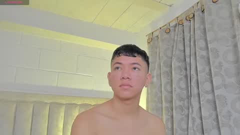 Snapshot of iamjulian_ chatting on January 28, 2025, 11:17 am Juliiiiian online show from January 28, 2025, 11:17 am