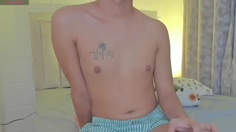 Snapshot of iamjulian_ chatting on February 1, 2025, 11:43 am Juliiiiian online show from February 1, 2025, 11:43 am