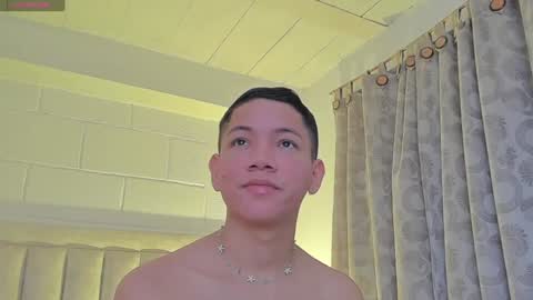 Snapshot of iamjulian_ chatting on February 5, 2025, 11:12 am Juliiiiian online show from February 5, 2025, 11:12 am