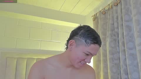 Snapshot of iamjulian_ chatting on February 6, 2025, 11:10 am Juliiiiian online show from February 6, 2025, 11:10 am