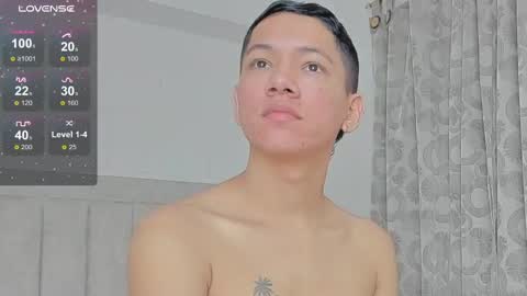 Snapshot of iamjulian_ chatting on February 12, 2025, 11:29 am Juliiiiian online show from February 12, 2025, 11:29 am