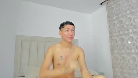 Snapshot of iamjulian_ chatting on February 25, 2025, 10:47 am Juliiiiian online show from February 25, 2025, 10:47 am