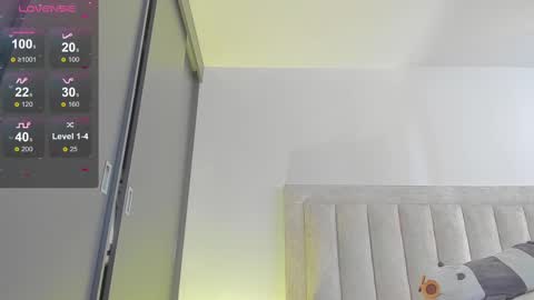 Snapshot of iamjulian_ chatting on February 28, 2025, 5:37 pm Juliiiiian online show from February 28, 2025, 5:37 pm