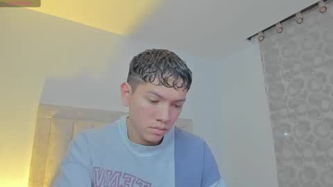 Snapshot of iamjulian_ chatting on March 8, 2025, 10:43 am Juliiiiian online show from March 8, 2025, 10:43 am