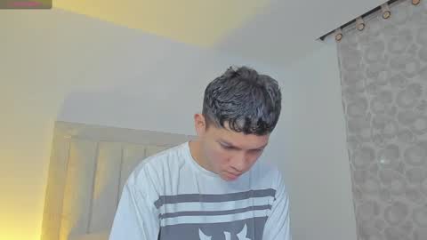 Snapshot of iamjulian_ chatting on March 9, 2025, 10:52 am Juliiiiian online show from March 9, 2025, 10:52 am