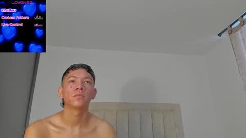 Snapshot of iamjulian_ chatting on October 11, 2025, 11:31 am Juliiiiian online show from October 11, 2025, 11:31 am