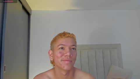 Snapshot of iamjulian_ chatting on October 21, 2025, 12:17 pm Juliiiiian online show from October 21, 2025, 12:17 pm