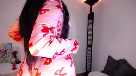 Camila online show from November 10, 2025, 2:43 am