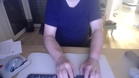 Snapshot of iandy12 chatting on September 21, 2025, 9:27 pm iandy12 online show from September 21, 2025, 9:27 pm