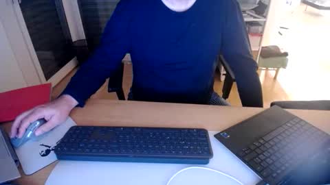 Snapshot of iandy12 chatting on November 10, 2025, 11:04 pm iandy12 online show from November 10, 2025, 11:04 pm