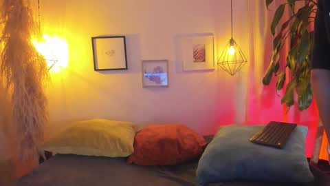 ian  online show from October 9, 2025, 3:48 am