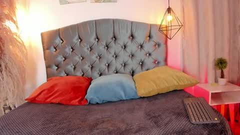 ian  online show from October 26, 2025, 2:39 am