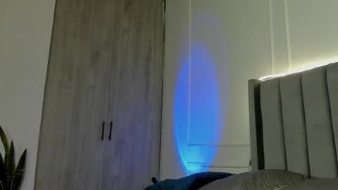 Snapshot of ice_princess__ chatting on October 28, 2025, 12:52 pm Crystall online show from October 28, 2025, 12:52 pm